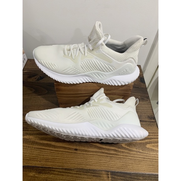 Adidas Alpha Bounce sneakers SZ 12. Super clean